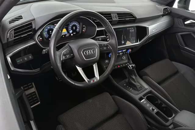 Audi Q3 (2022) thumbnail 5