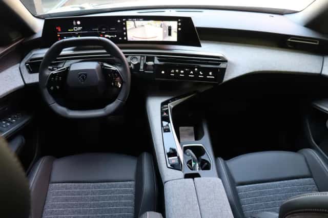 Peugeot 3008 (2025) thumbnail 4