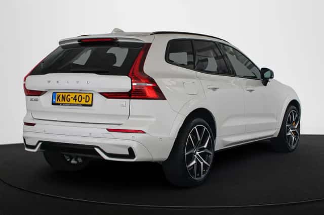 Volvo XC60 (2022) thumbnail 3