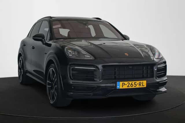 Porsche Cayenne (2022) thumbnail 2