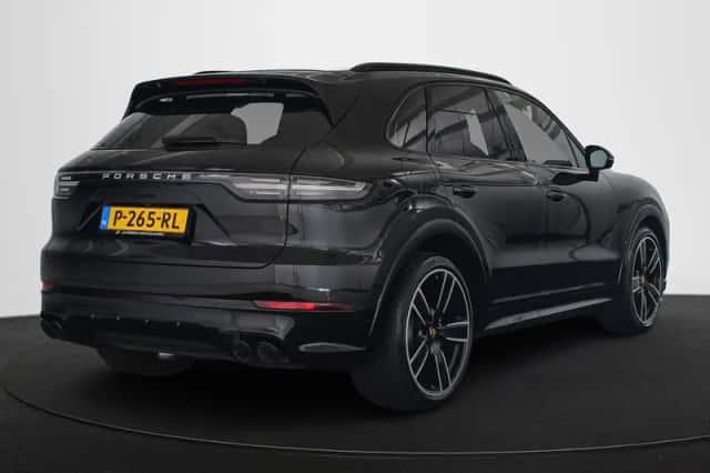 Porsche Cayenne (2022) thumbnail 3
