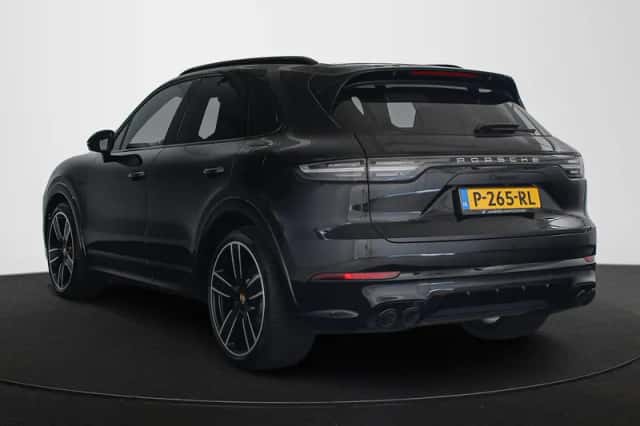 Porsche Cayenne (2022) thumbnail 4
