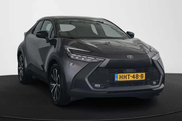 Toyota C-HR (2024) thumbnail 2