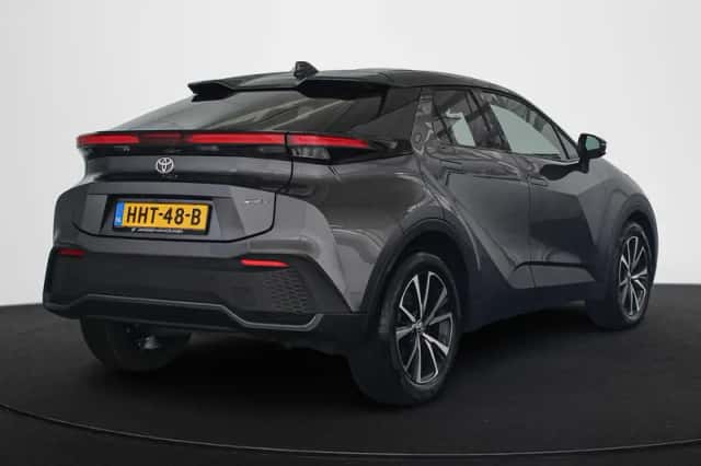 Toyota C-HR (2024) thumbnail 3