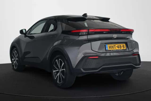 Toyota C-HR (2024) thumbnail 4