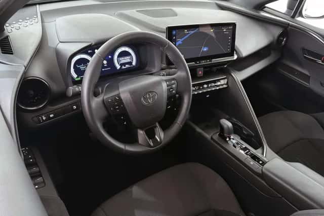 Toyota C-HR (2024) thumbnail 5