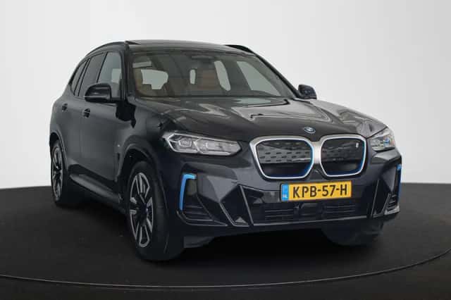 BMW iX3 (2023) thumbnail 2