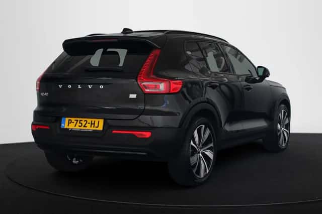 Volvo XC40 (2022) thumbnail 3