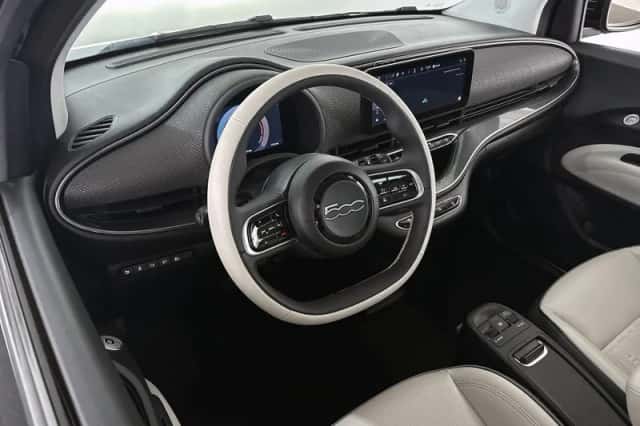 Fiat 500 (2024) thumbnail 5