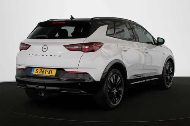 Opel Grandland (2023) thumbnail 3