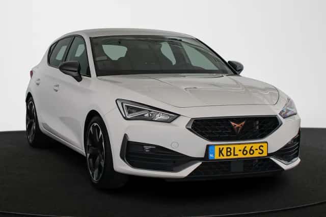 CUPRA Leon (2022) thumbnail 2