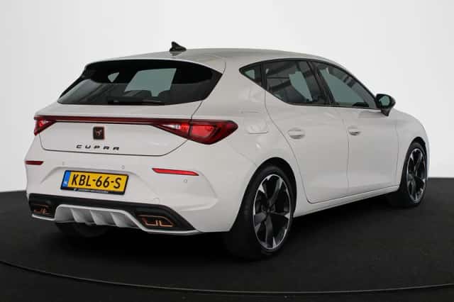 CUPRA Leon (2022) thumbnail 3
