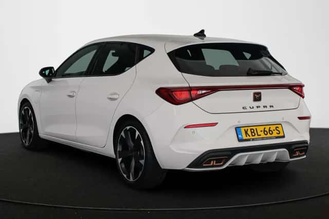 CUPRA Leon (2022) thumbnail 4