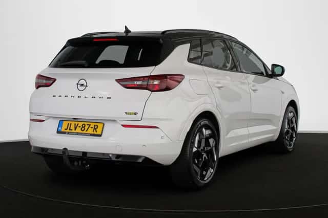 Opel Grandland (2024) thumbnail 3