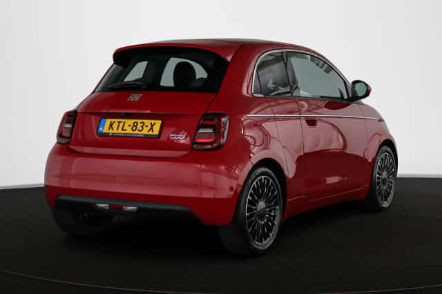 Fiat 500 (2024) thumbnail 3