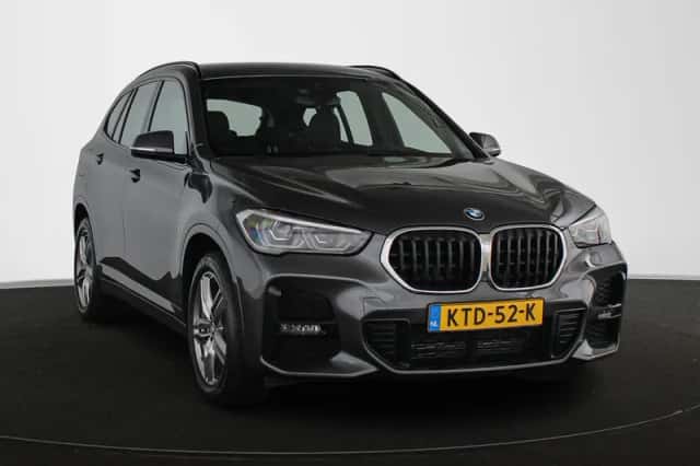 BMW X1 (2021) thumbnail 2