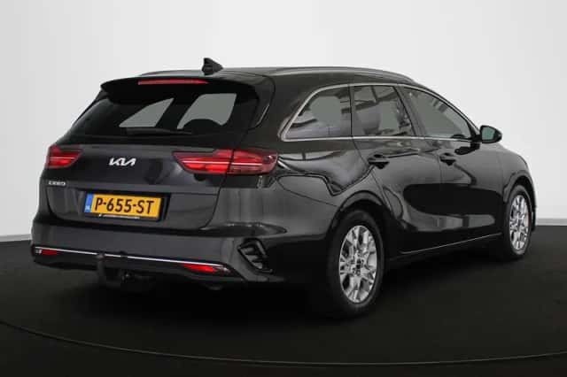 Kia Ceed (2022) thumbnail 3