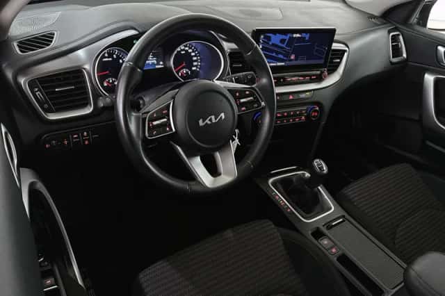 Kia Ceed (2022) thumbnail 5