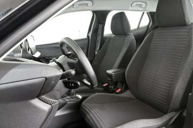 Peugeot 2008 (2021) thumbnail 6