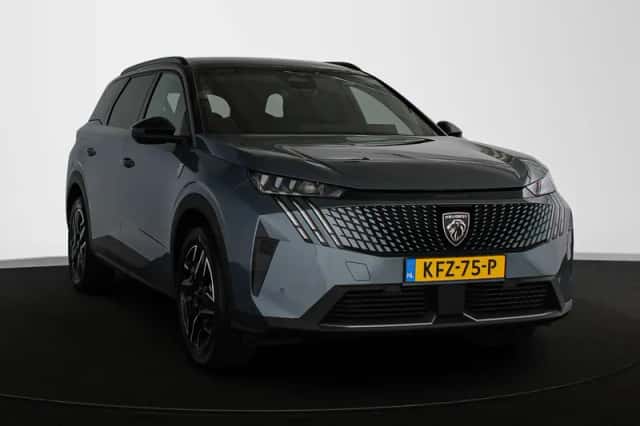 Peugeot 5008 (2024) thumbnail 2