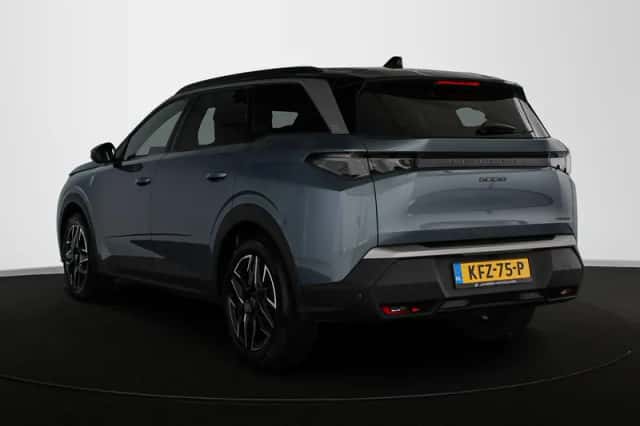 Peugeot 5008 (2024) thumbnail 4