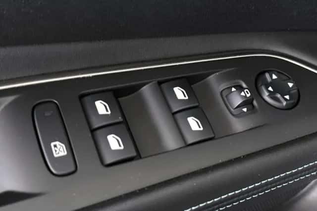 Peugeot 3008 (2021) thumbnail 31