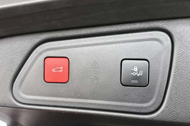 Peugeot 3008 (2021) thumbnail 38
