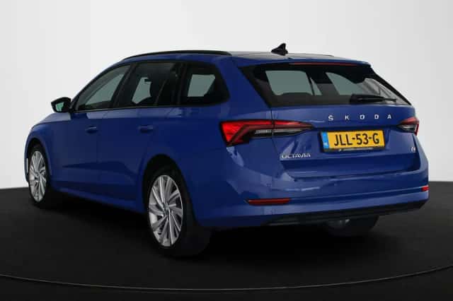 Škoda Octavia (2022) thumbnail 4
