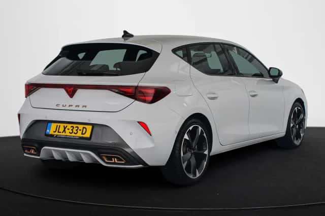 CUPRA Leon (2025) thumbnail 3