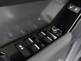 Land Rover Range Rover Velar (2019) thumbnail 31