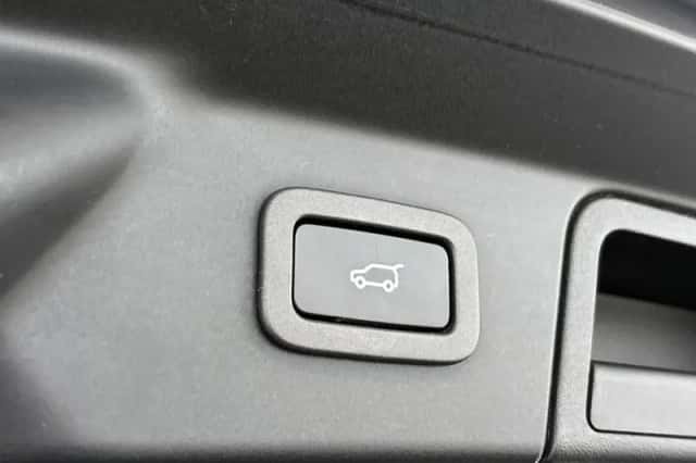 Land Rover Range Rover Velar (2019) thumbnail 38