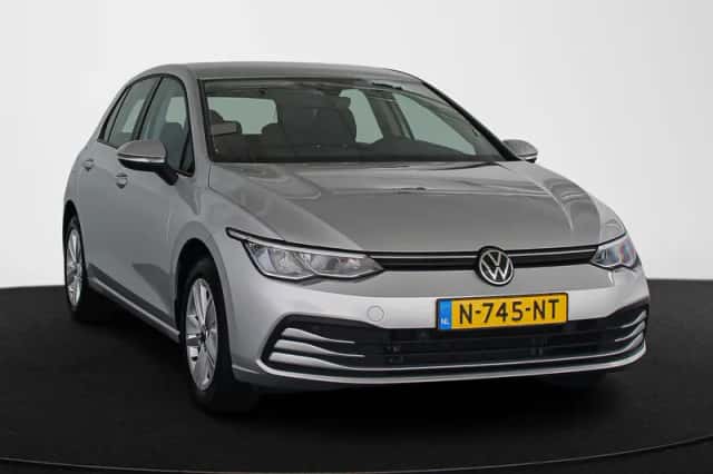 Volkswagen Golf (2021) thumbnail 2