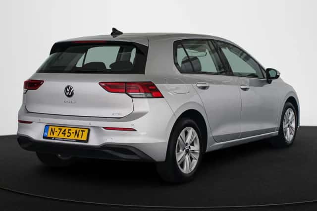 Volkswagen Golf (2021) thumbnail 3