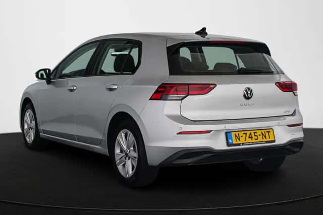 Volkswagen Golf (2021) thumbnail 4