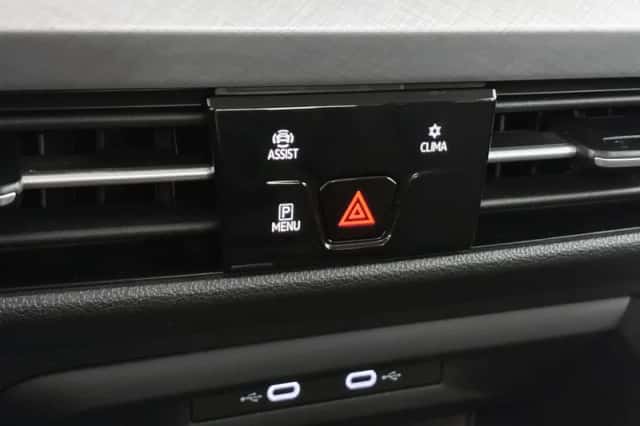 Volkswagen Golf (2021) thumbnail 32