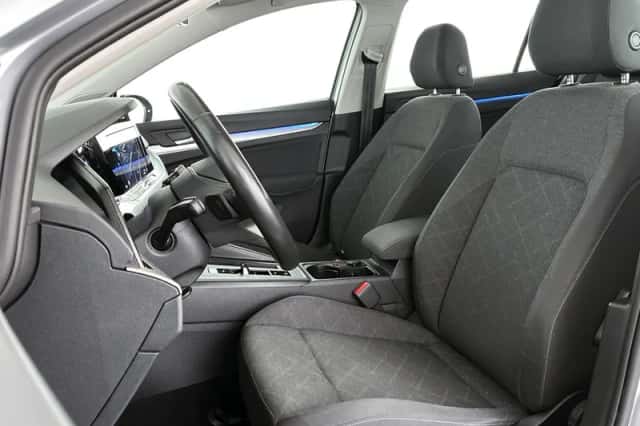 Volkswagen Golf (2021) thumbnail 6