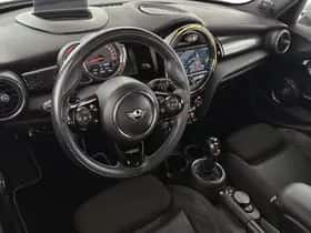 MINI Cooper S (2019) thumbnail 5