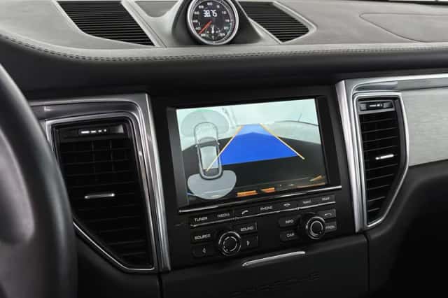 Porsche Macan (2015) thumbnail 16