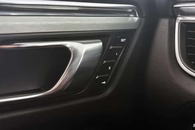 Porsche Macan (2015) thumbnail 19