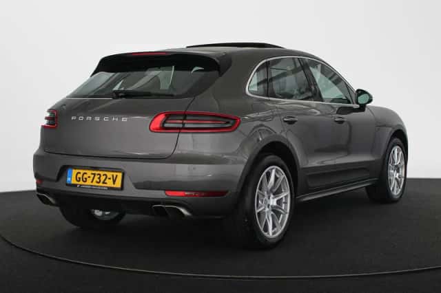 Porsche Macan (2015) thumbnail 3