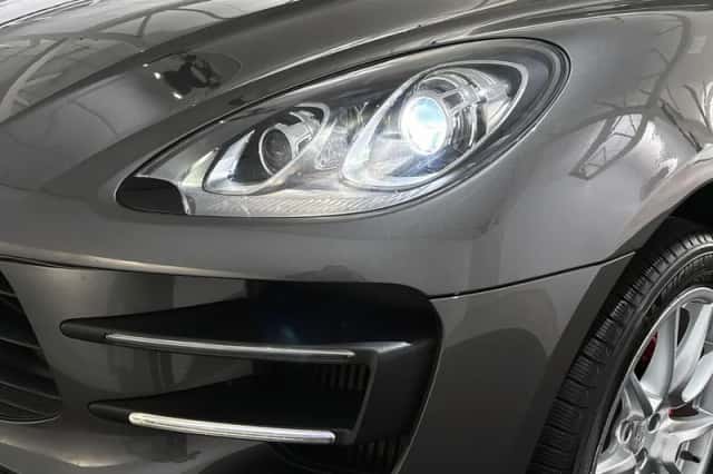 Porsche Macan (2015) thumbnail 21