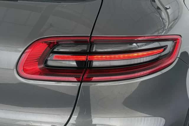 Porsche Macan (2015) thumbnail 23