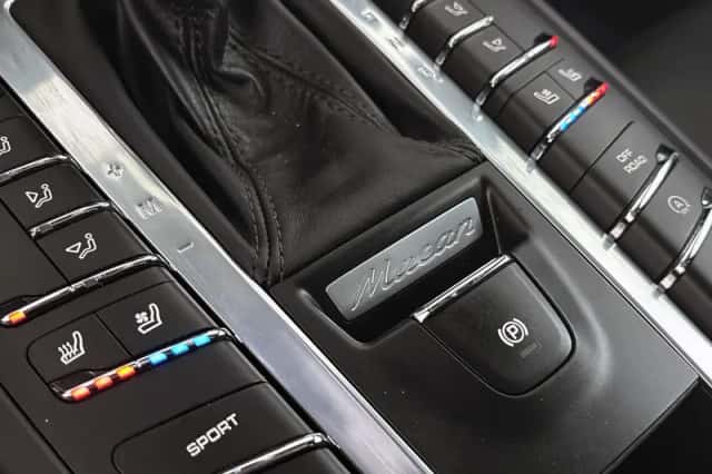 Porsche Macan (2015) thumbnail 25