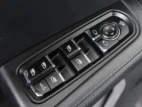Porsche Macan (2015) thumbnail 32