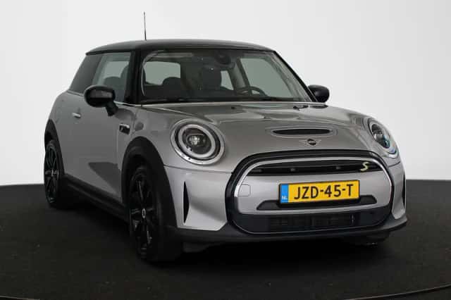 MINI Electric (2024) thumbnail 2