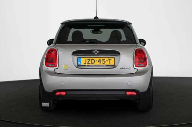 MINI Electric (2024) thumbnail 16
