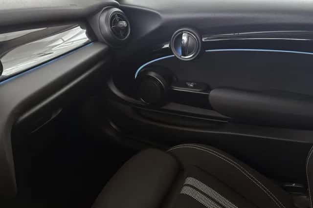 MINI Electric (2024) thumbnail 21