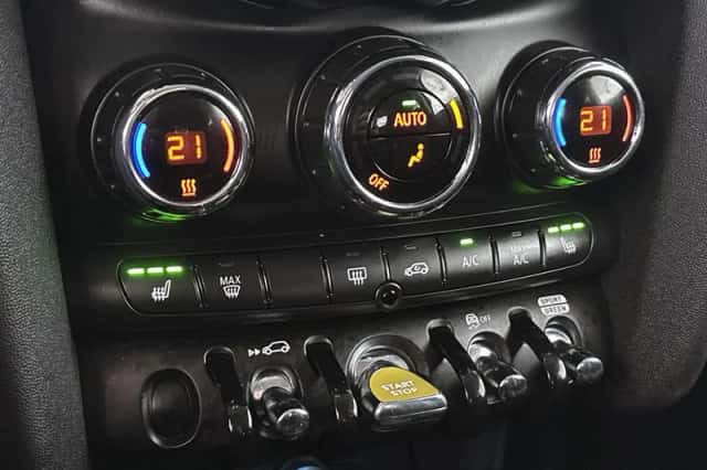 MINI Electric (2024) thumbnail 24