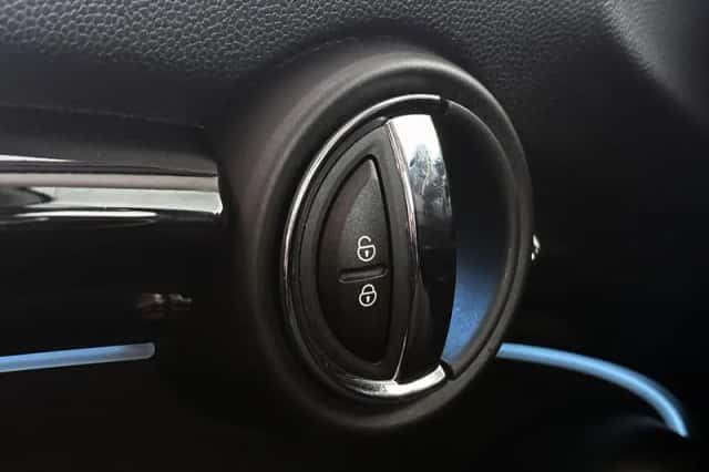 MINI Electric (2024) thumbnail 38