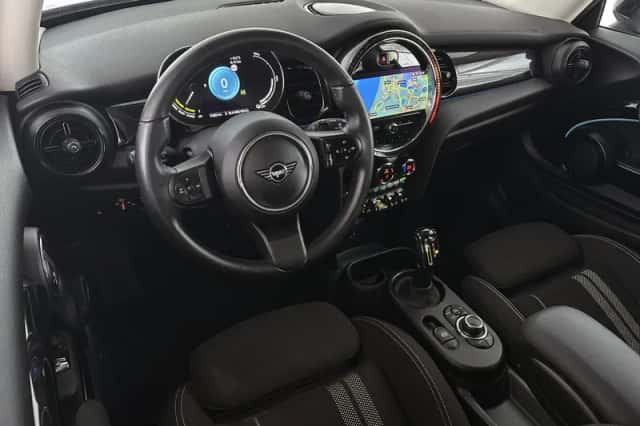 MINI Electric (2024) thumbnail 5
